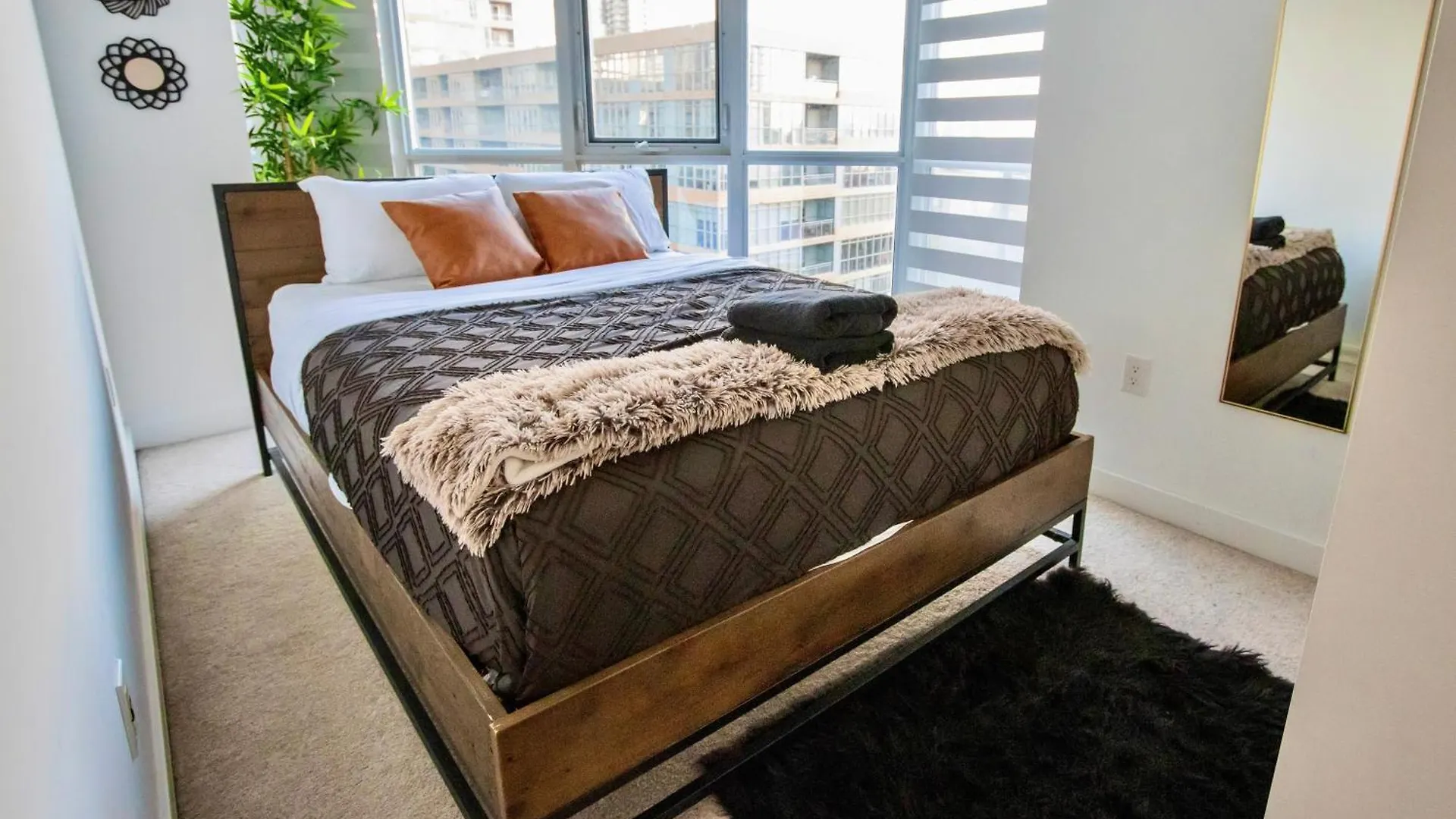 Spectacular Condo Downtown With A View Toronto Apartment