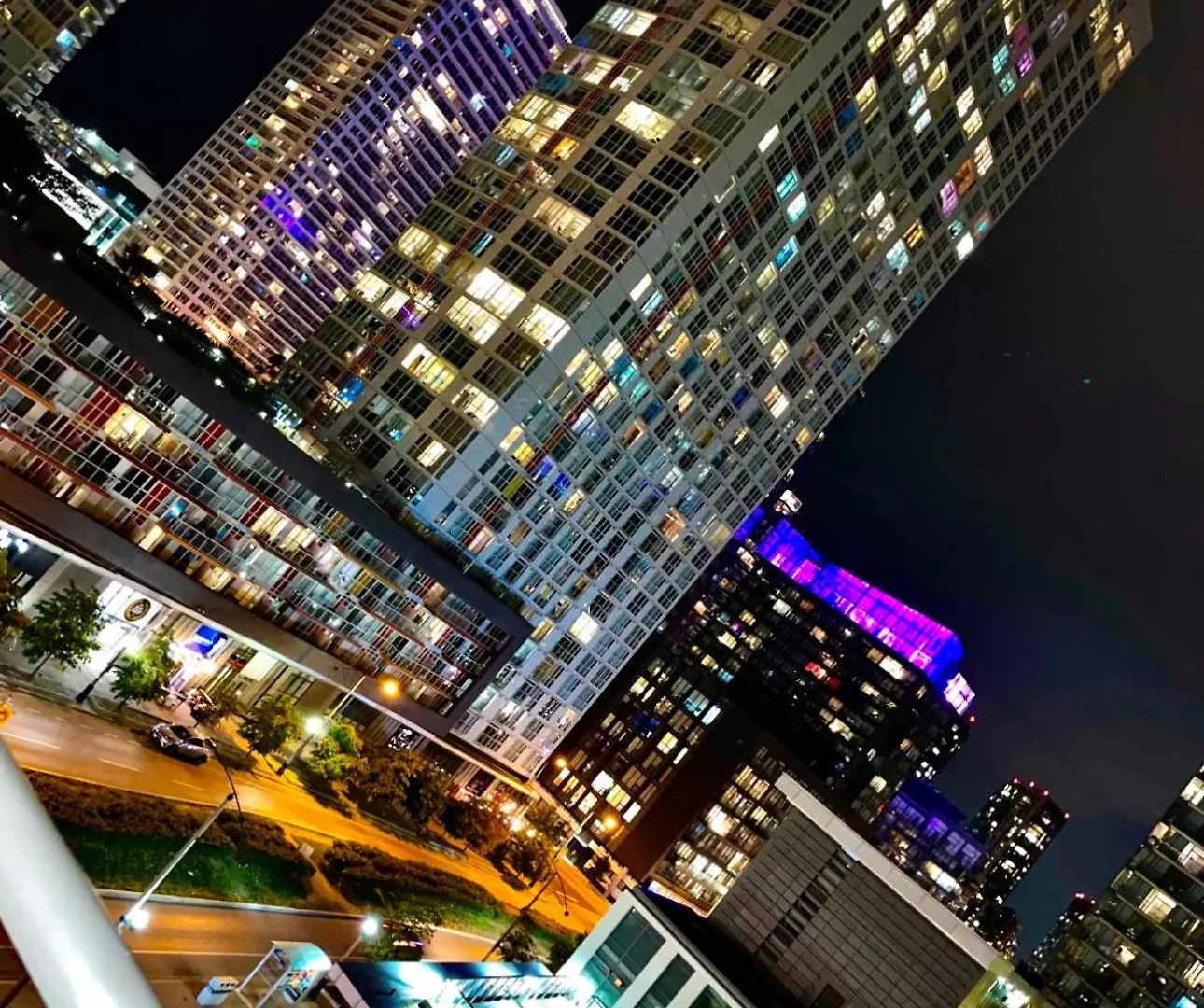 Spectacular Condo Downtown With A View Toronto